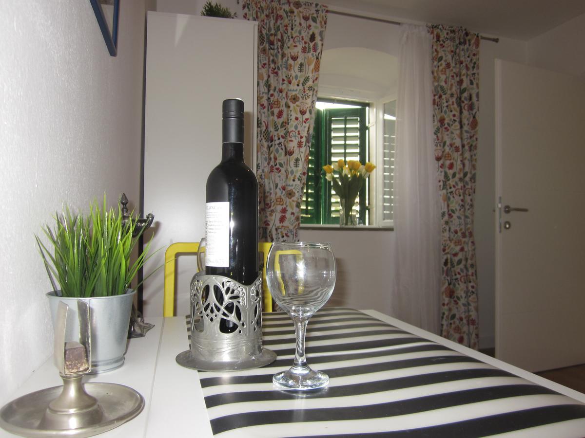 Apartment On The Square Makarska Exterior photo