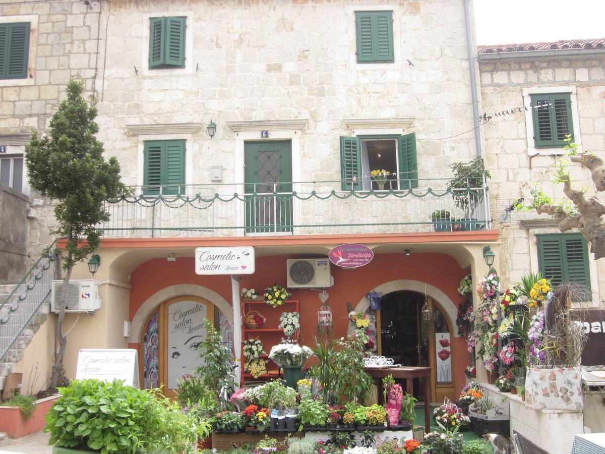 Apartment On The Square Makarska Exterior photo