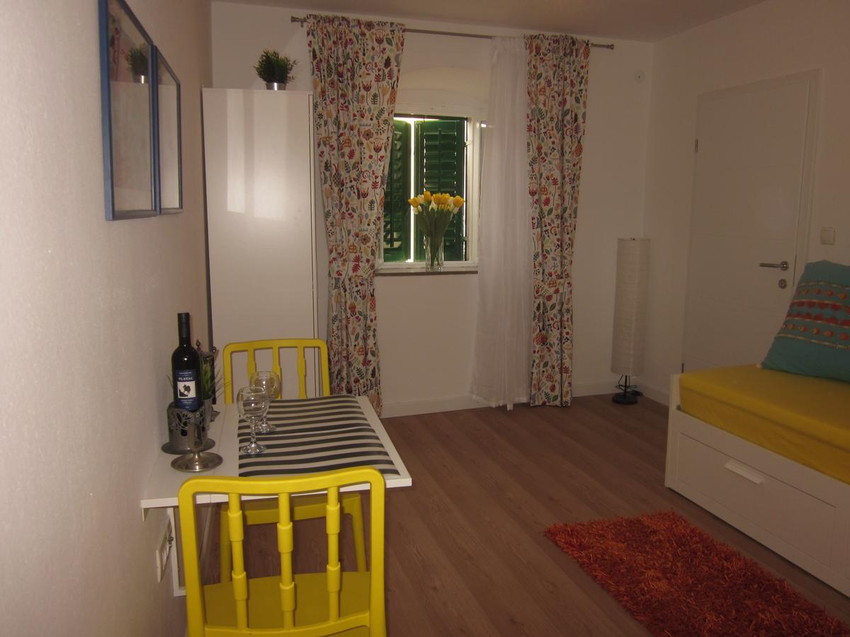 Apartment On The Square Makarska Exterior photo