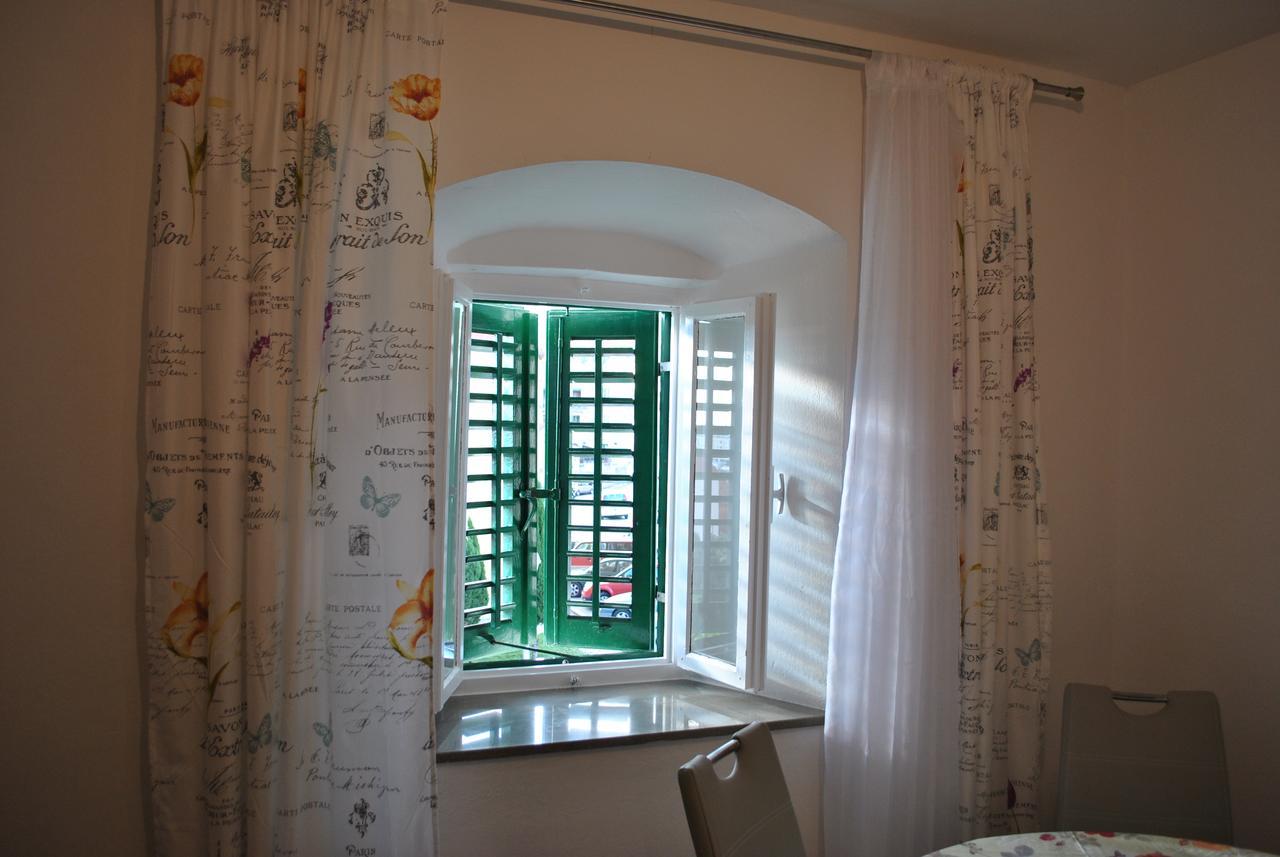 Apartment On The Square Makarska Exterior photo