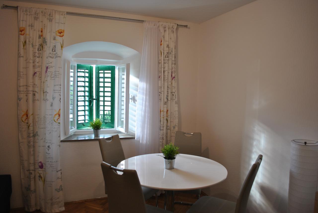 Apartment On The Square Makarska Exterior photo