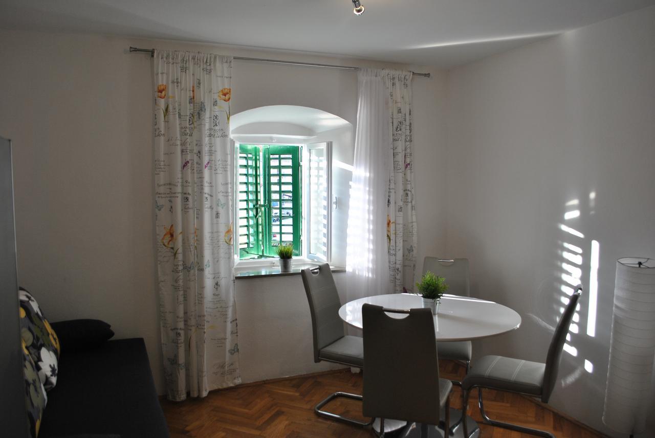 Apartment On The Square Makarska Exterior photo