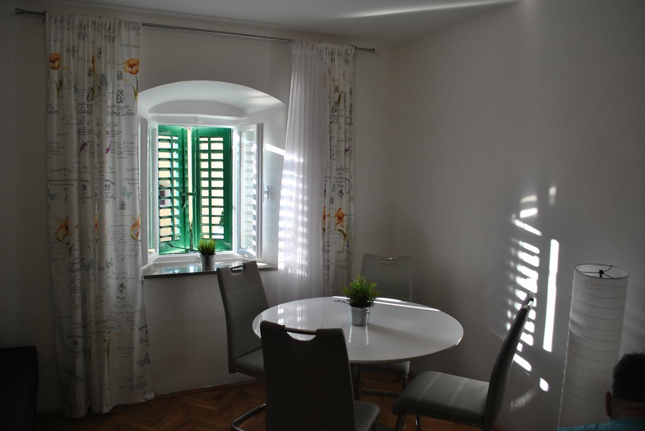 Apartment On The Square Makarska Exterior photo