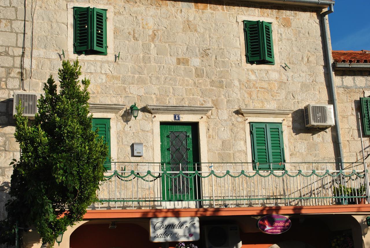 Apartment On The Square Makarska Exterior photo