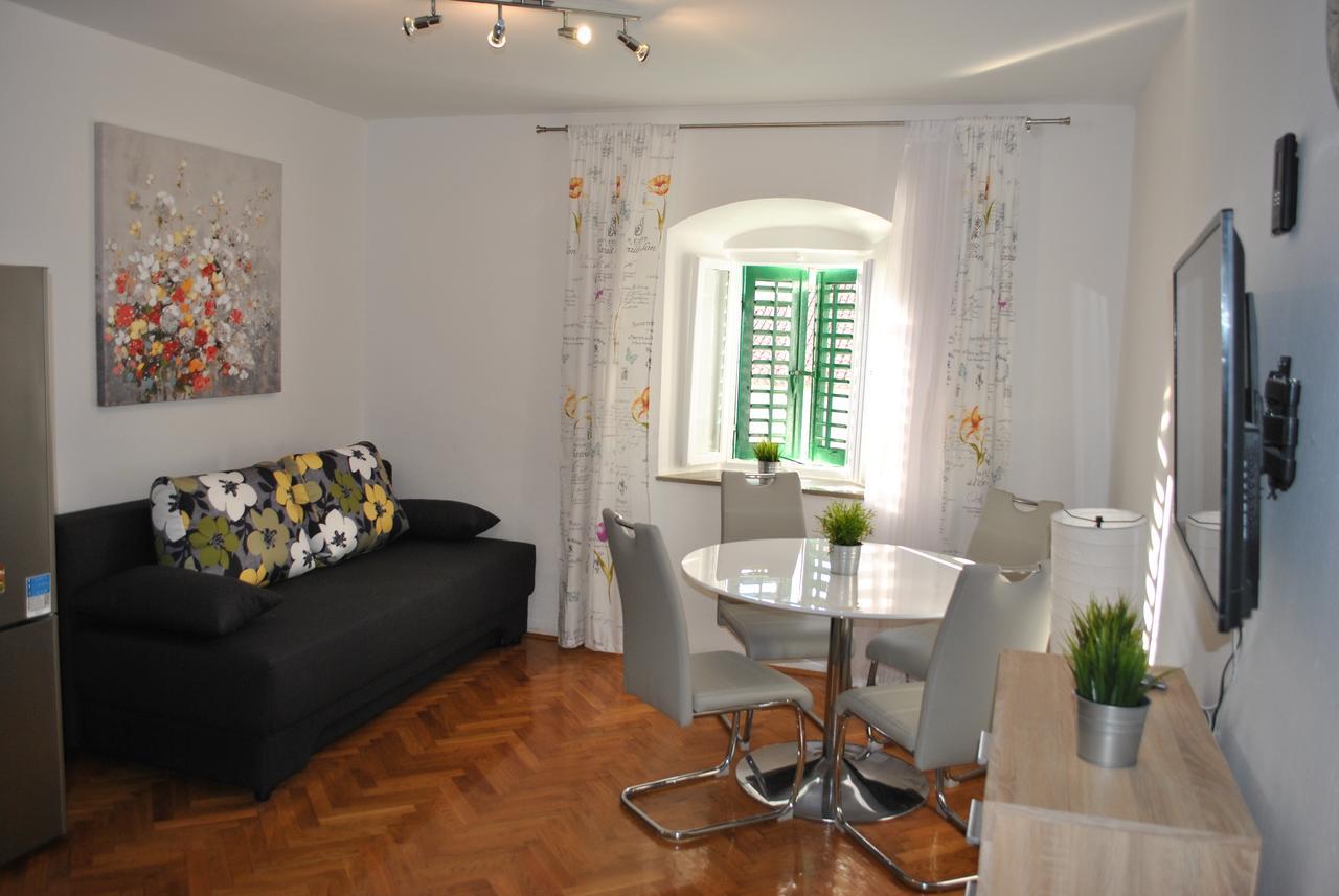 Apartment On The Square Makarska Exterior photo