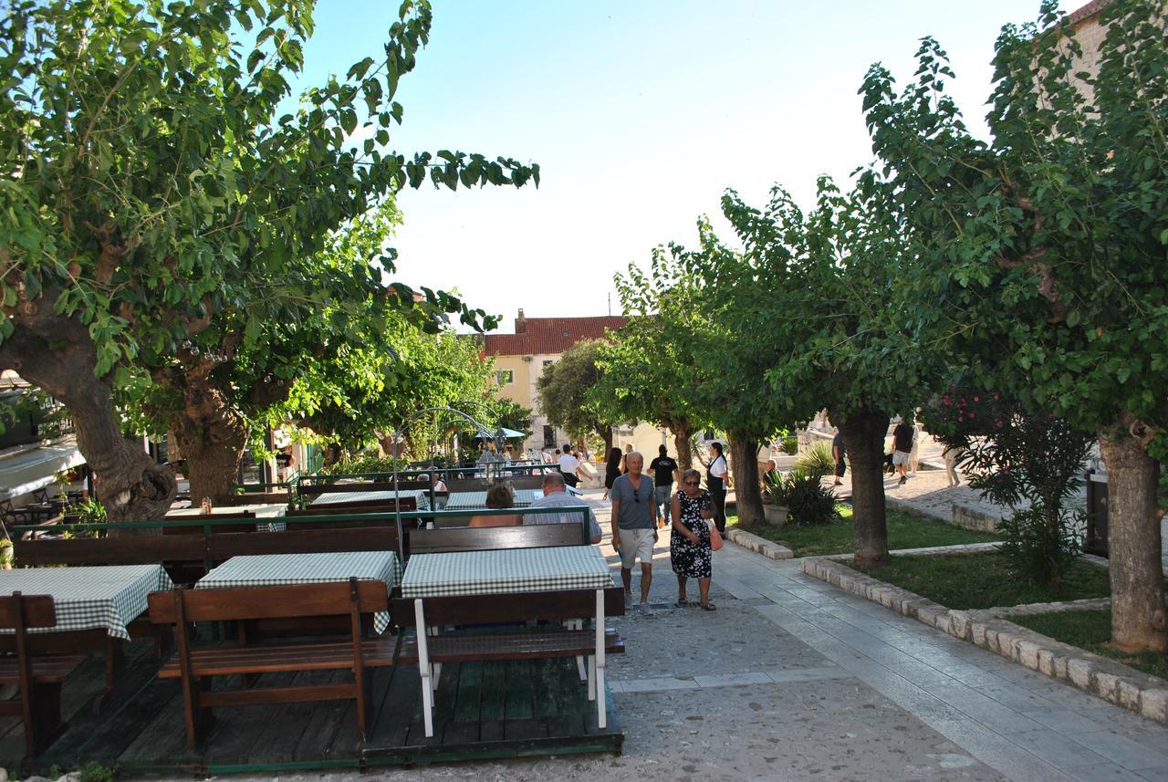 Apartment On The Square Makarska Exterior photo