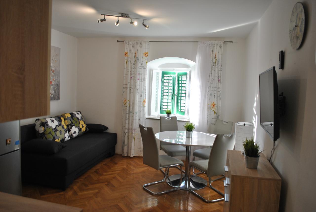 Apartment On The Square Makarska Exterior photo