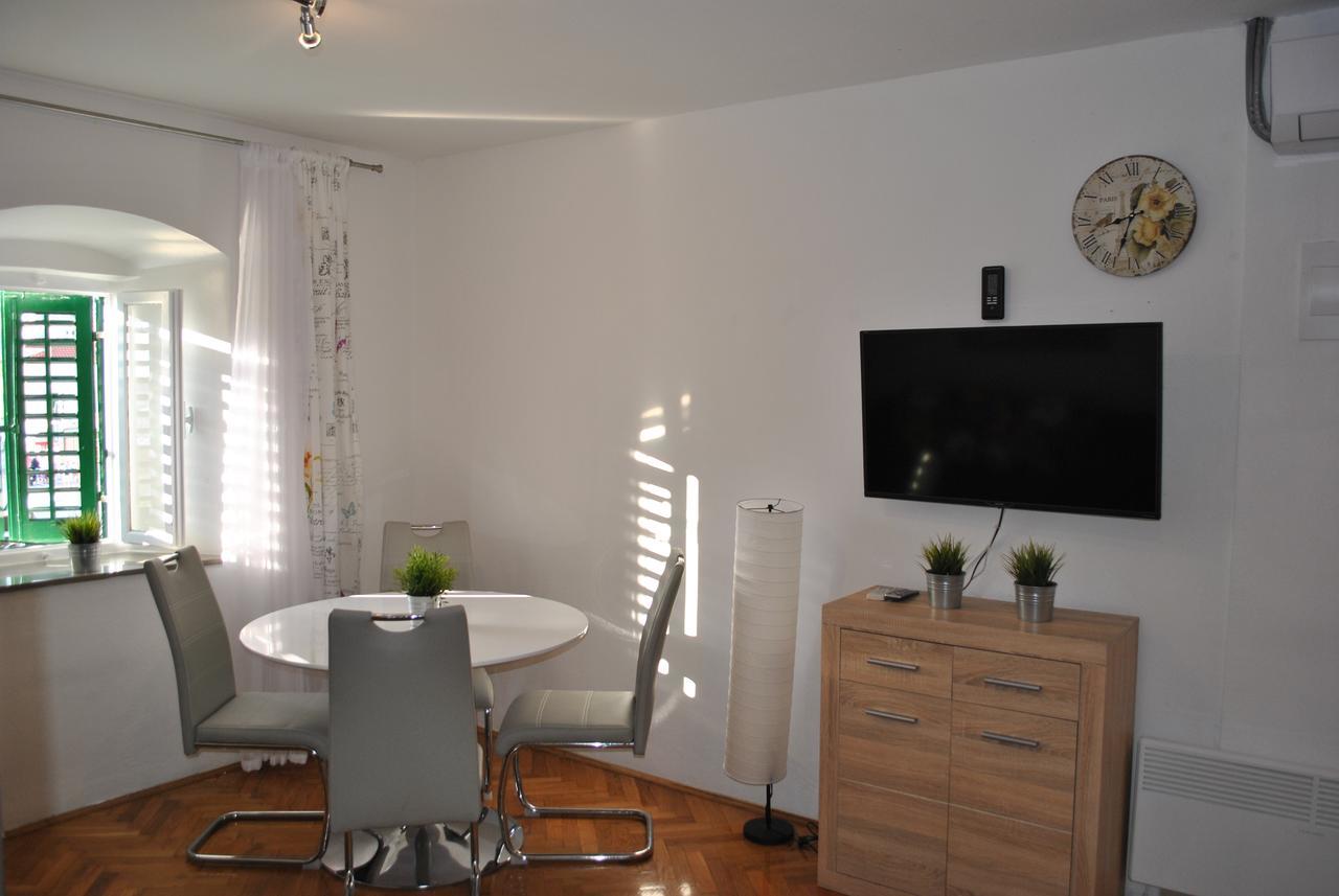 Apartment On The Square Makarska Exterior photo