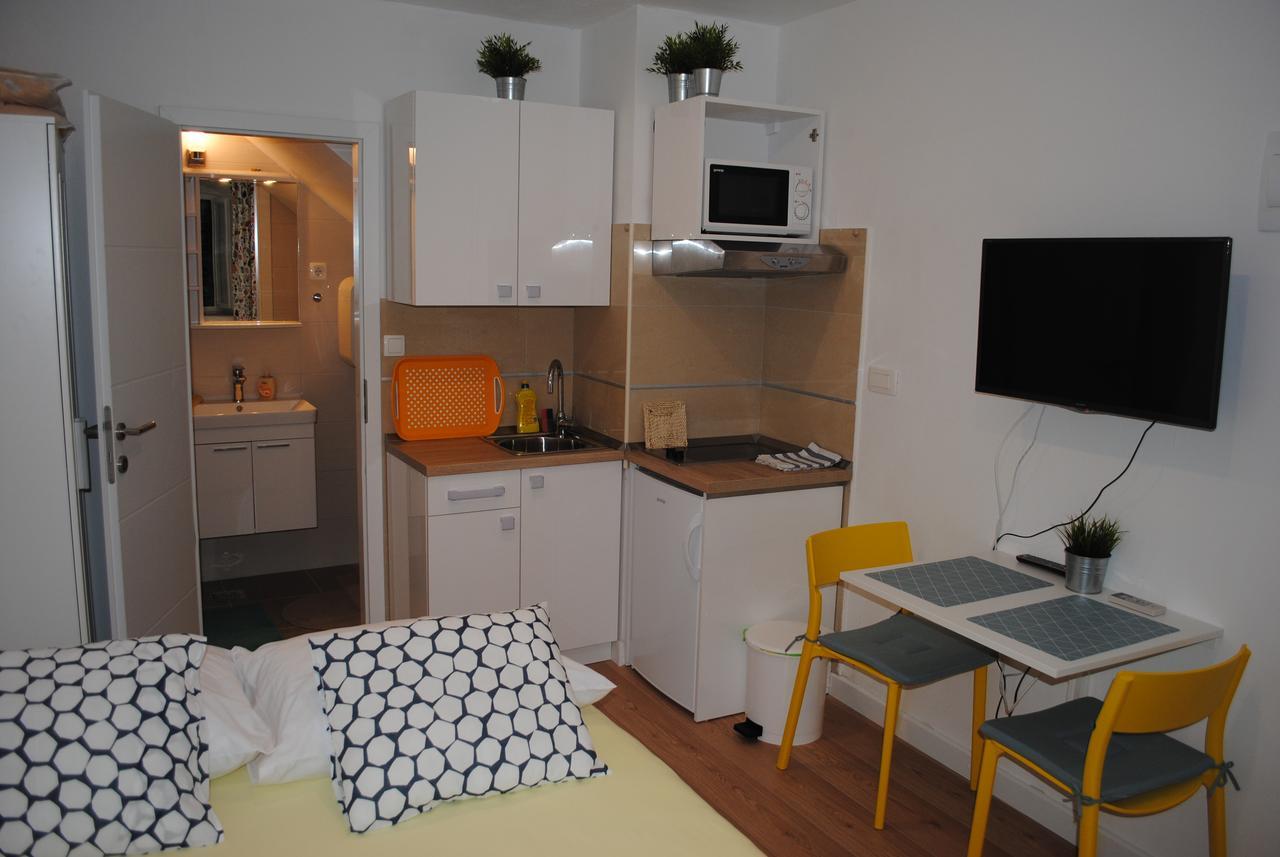 Apartment On The Square Makarska Exterior photo